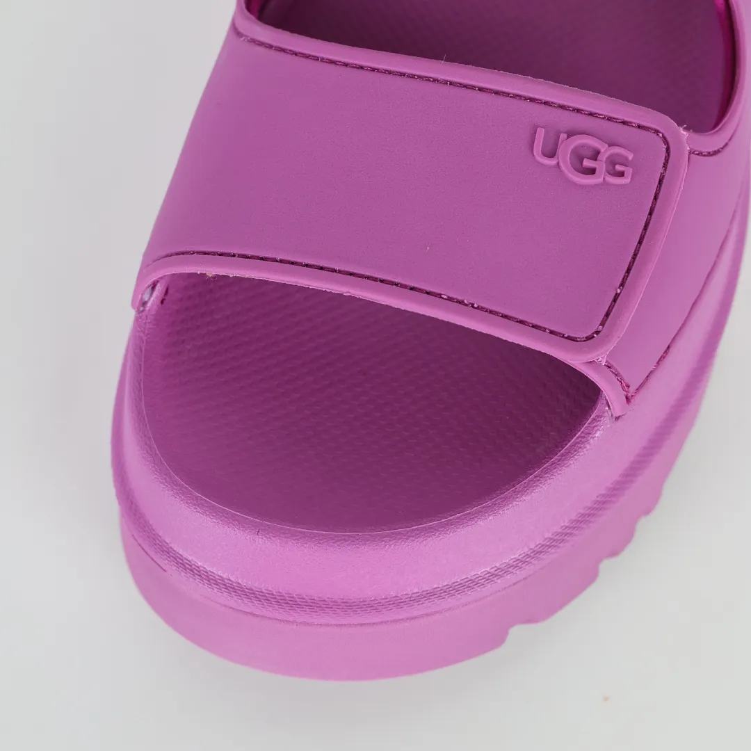 Copy price 💰560 Core recommendation Good price UGG Velcro slippers sandals summer versatile slippers soft sole non-slip beach thick sole casual elegant sandals The style of UGG sandals is really nice. It is suitable for all ages. The soles are made of super lightweight EVA foam. The classic material of U family can be said to be "light" to let you enjoy a different naked feeling. It is one of the most worth buying sandals in history. I guarantee you will not regret the series. Original OEM production Y products are available now. Size: 35 36 37 38 39 40